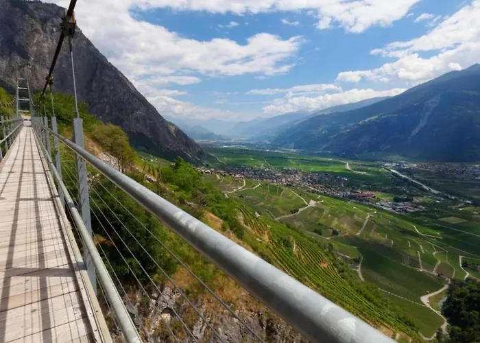 아파트 In By Lift