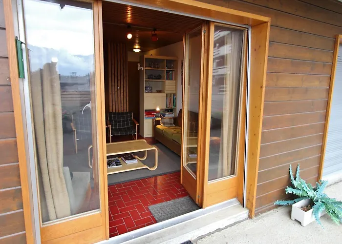 아파트 In By Lift