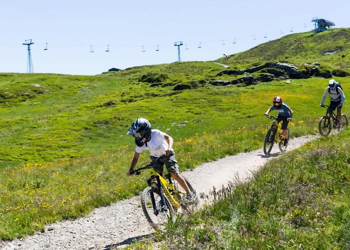 아파트 In By Lift *