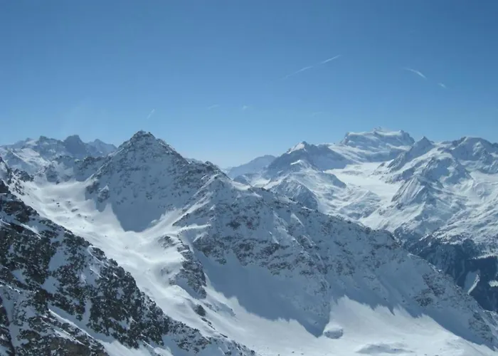 아파트 In By Lift *